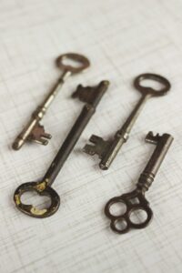 Set of four brass vintage skeleton keys on neutral background. Very steampunk look!